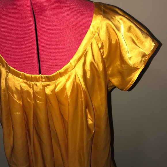 Gooorgeous Gold top!😍 - Picture 2 of 3